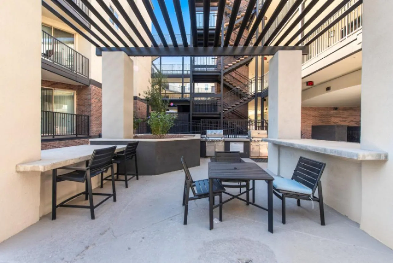 Cozy 2Br-Spring Training! W Pool, Gym & Parking Apartment Tempe 0*,